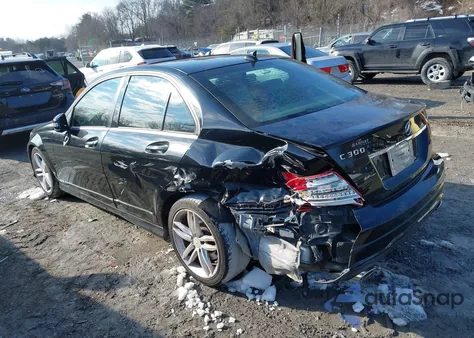 2013 Mercedes-Benz C 300 Sport 4Matic z USA, uszkodzony, nr VIN WDDGF8AB8DA818805